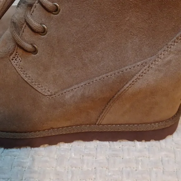 Women's UGG Lace Up Chestnut Wedge Bootie - Picture 8 of 8